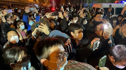 În centrul protestelor din China împotriva Covid-19, tinerii strigă după libertate: Daţi-mi libertatea sau daţi-mi moartea!