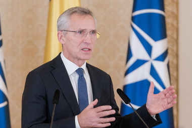 UPDATE-Stoltenberg îl acuză pe Putin, la Bucureşti, că vrea să folosească iarna ca ”armă de război” pentru a le cauza cât mai multă suferinţă civililor ucraineni, pe care vrea să-i lase fără ”încălzire, lumină, apă, gaze natUrale”