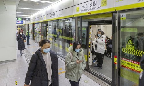 Locuitorii din Beijing sunt lăsaţi să vină în locuri aglomerate fără dovada unui test COVID