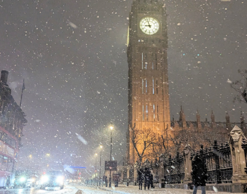 Haos în transporturile din Regatul Unit, din cauza ninsorii şi îngheţului