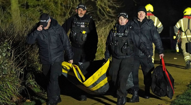 Trei dintre patru copii scoşi în stop cardiac din Lacul Solihull, în centrul Angliei, au murit, anunţă poliţia. Al patrulea, ”în stare critică la spital”. Căutări continuă, după ce martori au declarat că şase persoane au căzut în apă