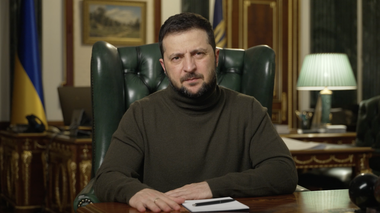 Zelenski: „Chiar şi fără lumină, ştim bine unde să lovim şi ce să eliberăm” / Aproape 500.000 de mine şi obuze au fost neutralizate de la începutul invaziei / Ucraina va organiza „în această iarnă” un summit pentru a-şi prezenta formula de pace