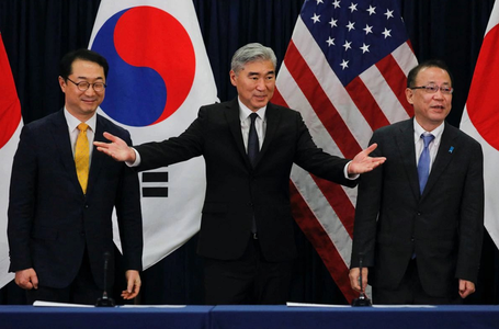 SUA, Japonia şi Coreea de Sud studiază toate opţiunile împotriva Coreei de Nord, inclusiv o ”contraofensivă”, anunţă emisarii celor trei ţări aliate într-o reuniune în Indonezia