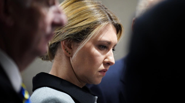 ”Avem nevoie de armament tot mai mult”, declară Olena Zelenska la Paris, după Conferinţa de susţinerea Ucrainei, la care statele partenere au donat peste un miliard de euro. Propaganda rusă, ”masivă şi structurată”, o ”pânza unui păianjen care a acoperit lumea”