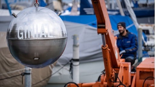 O bilă uriaşă de 800 de kilograme, plină cu gin, a dispărut de pe fundul lacului Constance din Elveţia