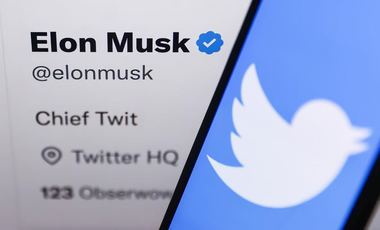Elon Musk îşi întreabă urmăritorii dacă ar trebui să demisioneze de la conducerea Twitter