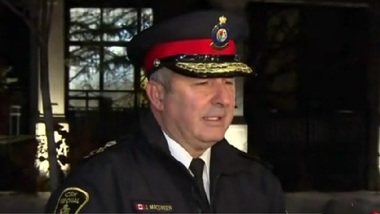 Cinci persoane au murit împuşcate într-un bloc de apartamente din Toronto 