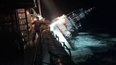 33 de dispăruţi, după ce o navă de război a marinei thailandeze s-a scufundat în condiţii de vreme severă