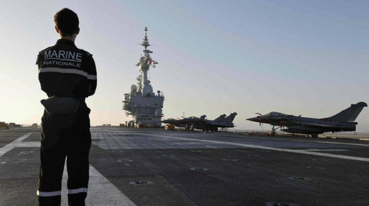 Macron sărbătoreşte Crăciunul cu militarii de la bordul portavionului Charles-de-Gaulle, în largul Egiptului