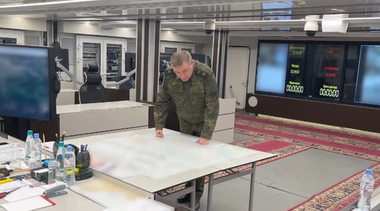 Rusia îşi concentrează eforturile de război în Ucraina asupra cuceririi întregii regiuni ucrainene Doneţk, anunţă şeful Statului Major Valeri Gherasimov. Linia frontului are 815 kilometri, iar armata rusă a lovit 1.300 de ”ţinte de importanţă critică”