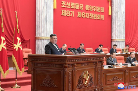 Kim Jong Un deschide o reuniune-cheie de sfârşit de an, pe a cărei ordine de zi se află politica economică. Puterea Coreei de Nord ”a crescut în mod remarcabil în toate domeniile politicii, armatei, economiei şi culturii”, subliniază dictatorul