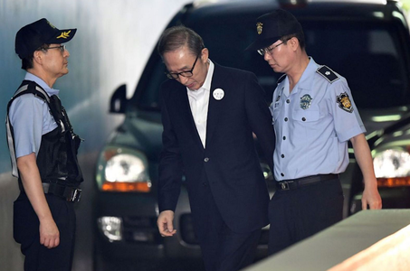 Preşedintele sud-coreean Yoon Suk-yeol îl graţiază pe fostul şef de stat Lee Myung-bak, încarcerat cu privire la corupţie şi deturnare de fonduri, pe o listă specială de 1.300 de condamnaţi, a doua amnistie a lui Yoon Suk-yeol din mai