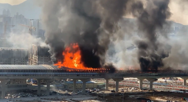 Cel puţin cinci morţi şi 20 de răniţi în Coreea de Sud, într-un incendiu după o coliziune între un autobuz şi un camion, într-un tunel rutier suspendat, la Gwacheon, la periferia Seulului