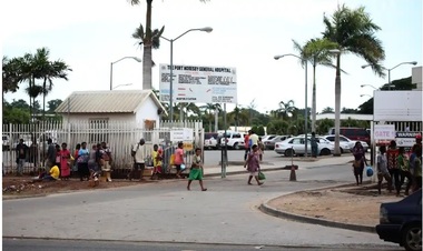 Cadavrele sunt lăsate să se descompună în faţa unui spital din Papua Noua Guinee, după ce morga a devenit supraaglomerată