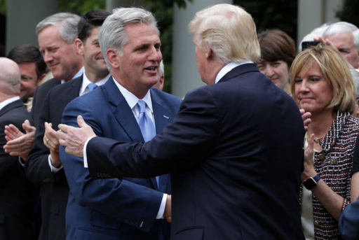 Trump le cere celor 20 de aleşi trumpişti care nu l-au susţinut pe Kevin McCarthy să-l voteze la conducerea Camerei Reprezentanţilor
