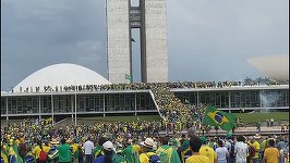 Poliţia braziliană a arestat cel puţin 400 de oameni după luarea cu asalt de către susţinătorii lui Bolsonaro a clădirilor guvernamentale. Reacţia fostului preşedinte