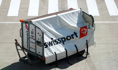 Poliţia britanică anchetează cu privire la un colet cu uraniu, descoperit pe Aeroportul Heathrow, provenind din Pakistan, adus în Anglia cu un avion care a decolat din Oman