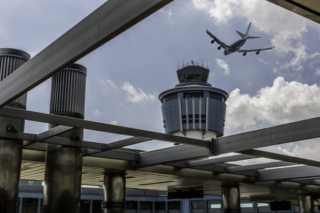 Aeroporturile americane îşi reiau treptat activitatea, după defecţiunea apărută în sistemul aviaţiei naţionale. Deocamdată nu sunt indicii că ar fi fost vorba de un atac cibernetic