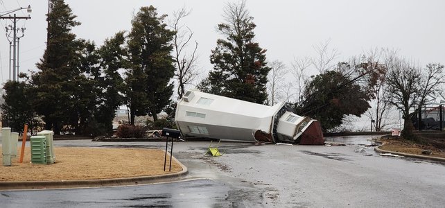 Cel puţin şase morţi după ce furtuni şi o tornadă au lovit centrul statului american Alabama