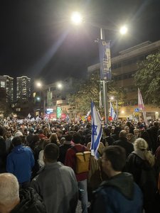 Israel: Peste 80.000 de persoane au protestat la Tel-Aviv faţă de planurile Guvernului condus de Netanyahu de a revizui sistemul judiciar - VIDEO