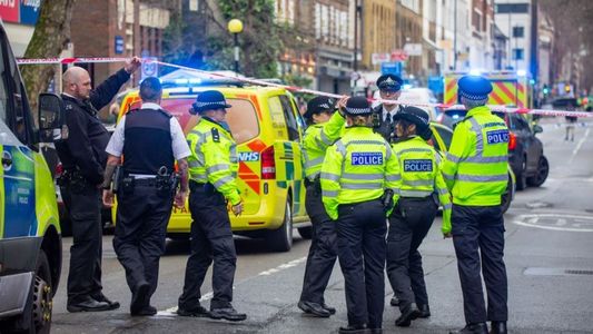 Londra: O fetiţă de 7 ani, în stare critică, şi alte cinci persoane rănite, după un atac la o biserică catolică, unde se ţinea o slujbă de pomenire