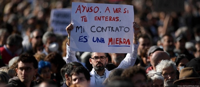 Zeci de mii de lucrători din sectorul  sănătăţii au protestat duminică la Madrid, contestând ”distrugerea sistemului de sănătate publică”