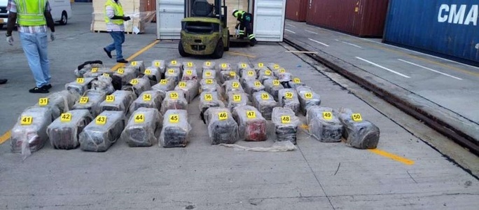 Cocaină în valoare de 80 de milioane de dolari, confiscată de autorităţile jamaicane de pe o navă cargo