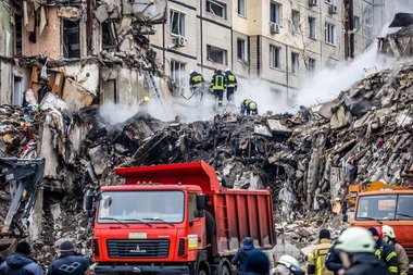 35 de morţi, noul bilanţ al atacului asupra blocului de locuinţe de la Dnipro