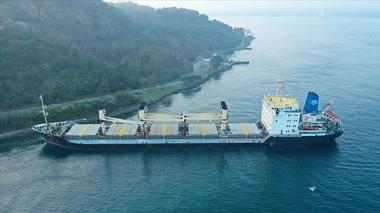 O navă din Ucraina a eşuat în Strâmtoarea Bosfor, traficul maritim a fost întrerupt - VIDEO