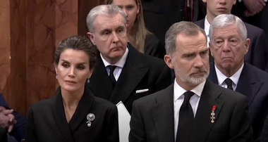 Zeci de capete încoronate la funeraliile fostului Rege Constantin al II-lea al Greciei. Familia Regală a României, reprezentată de Principele Radu  - FOTO