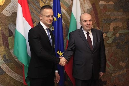 Ministrul de externe al Ungariei: "Bulgaria îndeplineşte în mod obiectiv criteriile de aderare la Schengen. Vom insista să nu fie aplicate standardele duble" / Sofia detaliază paşii pe care vrea să-i parcurgă pentru a adera la 1 octombrie