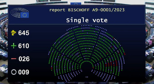 Parchetul european, autorizat să ceară ridicarea imunităţii eurodeputaţilor de către Parlamentul European cu 610 la 26 de voturi şi nouă abţineri 