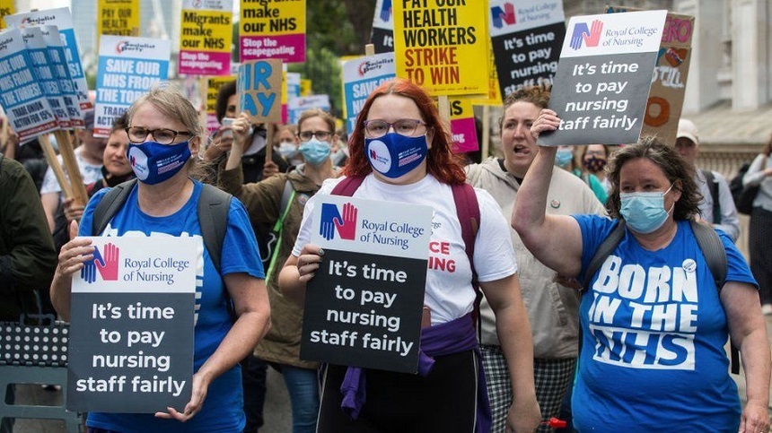 Asistentele medicale din Marea Britanie sunt din nou grevă pentru a cere salarii mai mari, într-o mişcare protestatară fără precedent