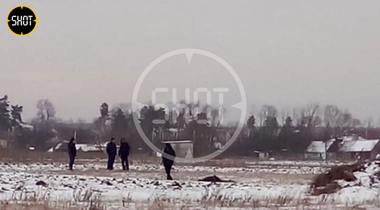 Un tânăr militar rus, Dmitri Perov, ucis prin împuşcare după ce a dezertat de la o bază militară rusă din Ucraina. Dosar penal împotriva a opt militari ruşi care au plecat în decembrie din Lugansk, cu tot cu arme, cu taxiul în Rusia, dezvăluie Kommersant