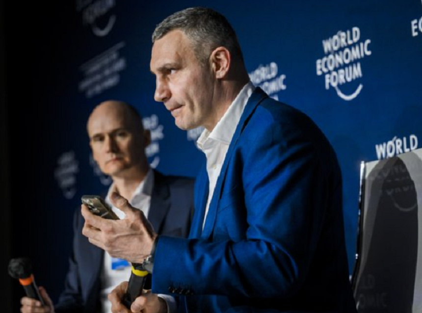 Primarul Kievului, Vitali Kliciko, încrezător, la Davos, în livrări de armament ”modern” Ucrainei, înaintea reuniunii de la Ramstein