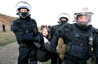 Poliţia germană neagă o înscenare a arestării lui Greta Thunberg la Lützerath, în urma unor acuzaţii pe reţele de socializare după difuzarea unei înregistrări video