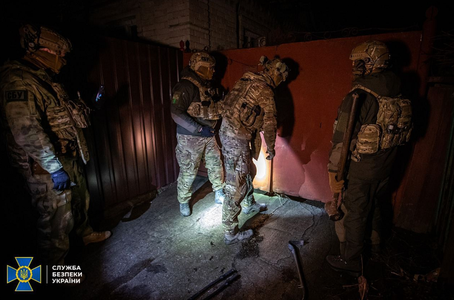Şapte ”agenţi ruşi”, arestaţi în apropierea oraşului Dnipro, suspectaţi de spionaj în favoarea Rusiei şi de implicare în bombardarea unui bloc la 14 ianuarie, anunţă directorul SBU Vasîl Maliuk în urma unei operaţiuni speciale