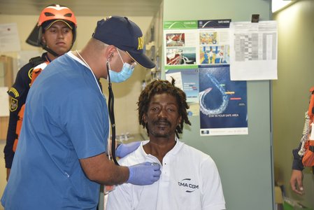 Navigator salvat de marina columbiană după ce a supravieţuit 24 de zile pe mare cu ketchup, pudră de usturoi şi cuburi de condimente