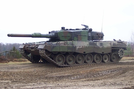 Ucrainenii vor învăţa în Polonia cum să manevreze tancurile germane Leopard 2