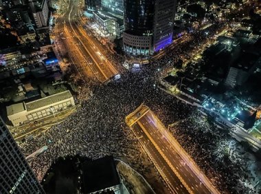 Nouă manifestaţie uriaşă anti-guvern la Tel Aviv. Fostul premier Yair Lapid s-a alăturat protestului