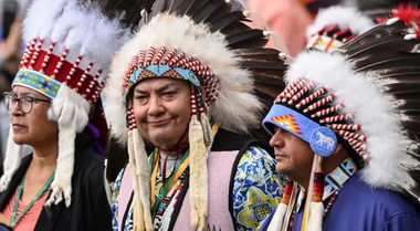 Canada urmează să plătească despăgubiri-record, în valoare de 2,8 miliarde de dolari canadieni, autohtonilor pentru abuzuri comise la sfârşitul secolului al XIX-lea şi în anii '90