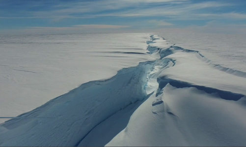Un aisberg uriaş s-a desprins de banchiză în Antarctica