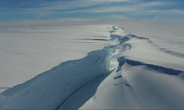 Un aisberg uriaş s-a desprins de banchiză în Antarctica