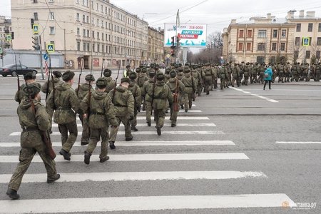 Rusia a trimis zeci de mii de noi soldaţi pentru a întări liniile de front din Ucraina, afirmă un oficial militar american