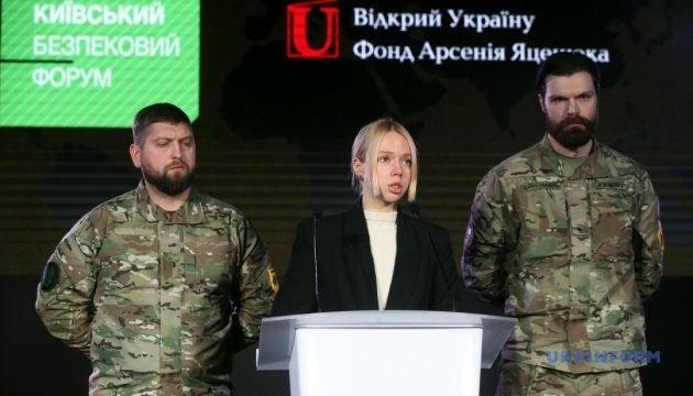 Soţia comandantului Regimentului Azov cere eliberarea soldaţilor ucraineni din captivitatea rusă