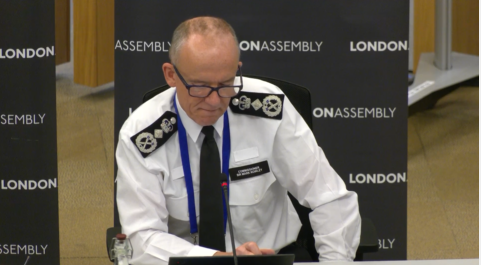 Şeful Scotland Yard îşi cere scuze după un nou caz de poliţist acuzat de abuz sexual
