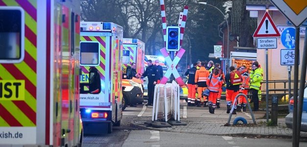 UPDATE - Morţi şi răniţi într-un atac cu cuţitul comis într-un tren din Germania / Agresorul a fost arestat şi este la spital