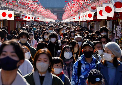 Japonia urmează să ridice în mai recomandarea purtării măştii anticovid în interior şi să retrogradeze clasificarea medicală a covid-19 din grupul tuberculozei în cel al gripei. Coreea de Sud ridică această obligaţie luni