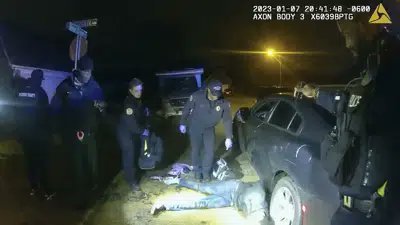 Poliţia din Memphis a făcut publice imagini cu poliţiştii care îl bat cu bestialitate pe Tyre Nichols. Tânărul şi-a strigat mama în timp ce agenţii îl loveau - VIDEO