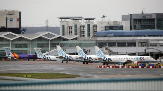 Compania aeriană britanică Flybe îşi încetează activitatea şi îşi anulează toate zborurile, pe care le-a reluat în aprilie, în urma unui faliment în 2020 din cauza pandemiei covid-19